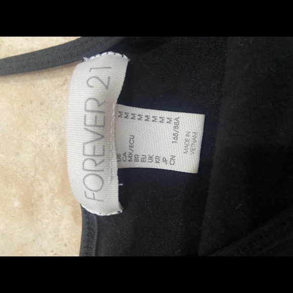 Basic black tank - Picture 2 of 2